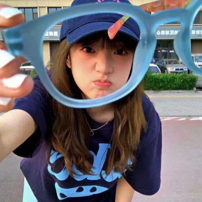 向月亮祈祷的小丑